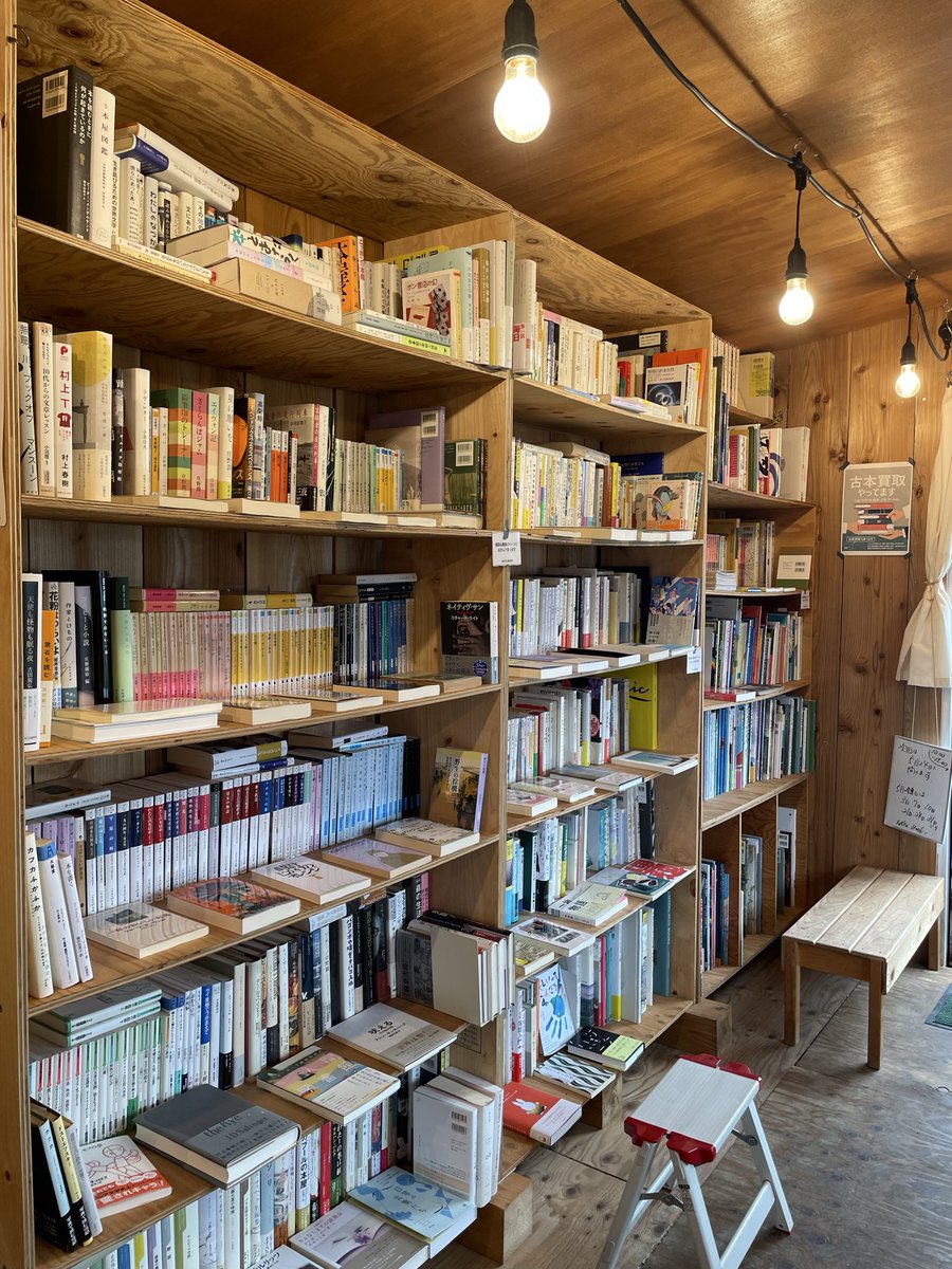 NAYA_BOOKS's tweet photo. 明日6月4日（木）OPENします。
6月最初の営業です。
先日入荷した『新百姓』001〜003、『新百姓宣言』もあります。
10:00からお昼休み（12:00-13:00）を挟んで15:00まで開けてます。
よろしくお願いします。
https://t.co/CoYnsXaqE1
#NAYABOOKS #新百姓 #本屋 #古本買取 #那須烏山市 https://t.co/dJwKv1dLMy