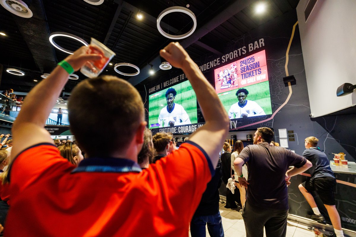 ashtongatestad's tweet photo. Two weeks to go! 🏴󠁧󠁢󠁥󠁮󠁧󠁿

Watch @England go for FIFA World Cup glory this summer in the Independence Sports Bar, home of the iconic Bar Goes Wild meme.     

🇭🇷 Croatia | June 17th | 9pm KO  
🇬🇭 Ghana | June 23rd | 9pm KO
🇵🇦 Panama | June 27th | 10pm KO

Book: https://t.co/WFcPM1Aynt https://t.co/4R8zP2TFi4