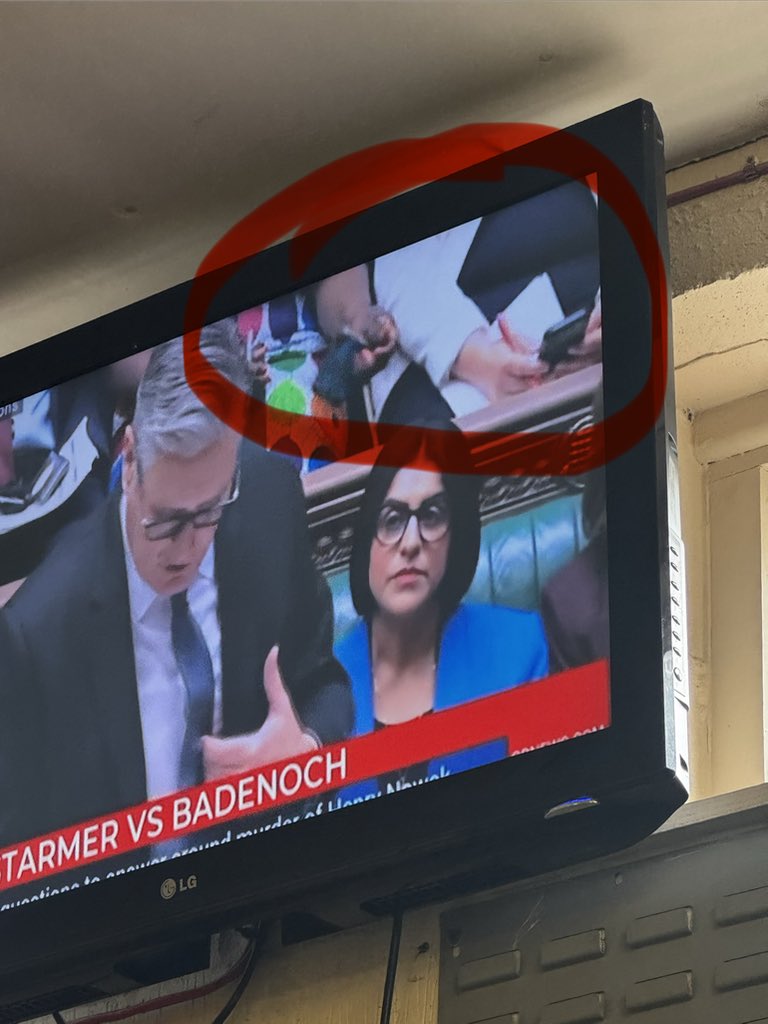 cdlewis4's tweet photo. @annaturley Just like these two behind the PM constant on their phones while the muppet spoke, even on their phones when he paid tribute to Henry Nowak, the fallen soldier in Iraq and the ones involved the crashed navy helicopter, 🤬🤬 joke of a party ! https://t.co/GszNXZvXvS