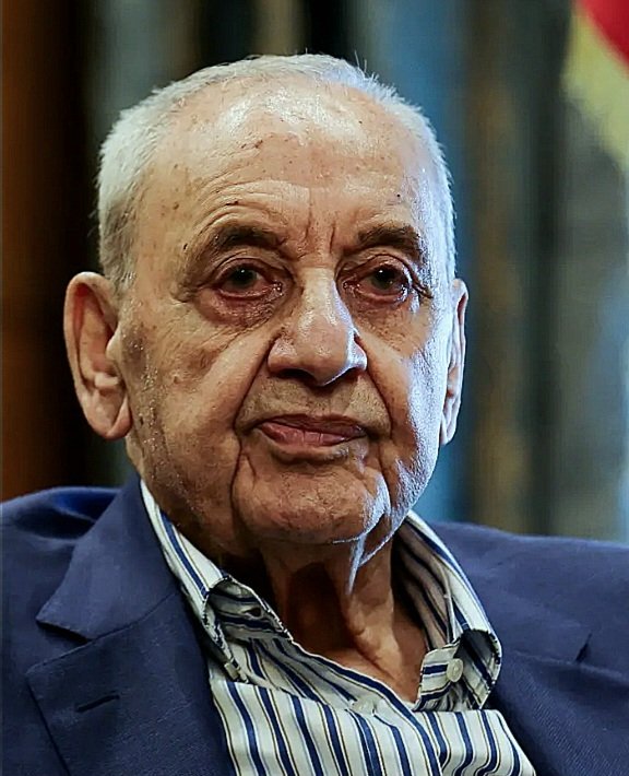 RiachiAlfred's tweet photo. يتألف حزب الله من جناحين: جناح عسكري بتمثله الشخصية يلي على اليمين.. وجناح "سياسي" بتمثله الشخصية يلي على الشمال... https://t.co/GLKYs0yHGF