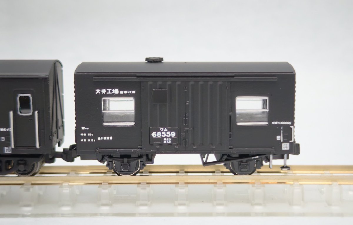 takahiro8923's tweet photo. ワム68559が完成しました〜🎉
大井工場の検重車ケ12の控車として窓が増設されたユニークな事業用貨車。
くろま屋と自作のインレタでドレスアップ!
(検査周期標記はそのうち…)

ケ12の方も自作の常備駅標記等を追加し、民営化後の仕様にすべく管理局標記は消しました。

あー、たまらんなぁ🤤 https://t.co/EWhOtM2rQo