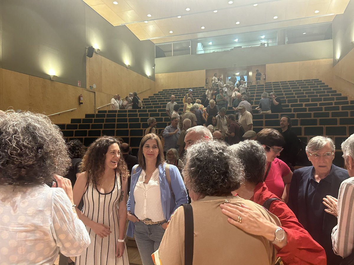 AinaVS's tweet photo. Fa 50 anys, milers de treballadors i treballadores s'organitzaven per defensar drets, llibertats i democràcia. Ahir, a Terrassa, vam reivindicar aquest llegat i la força de la memòria democràtica per continuar transformant la societat.

Perquè els drets que tenim no van caure del cel, es van conquerir lluitant.