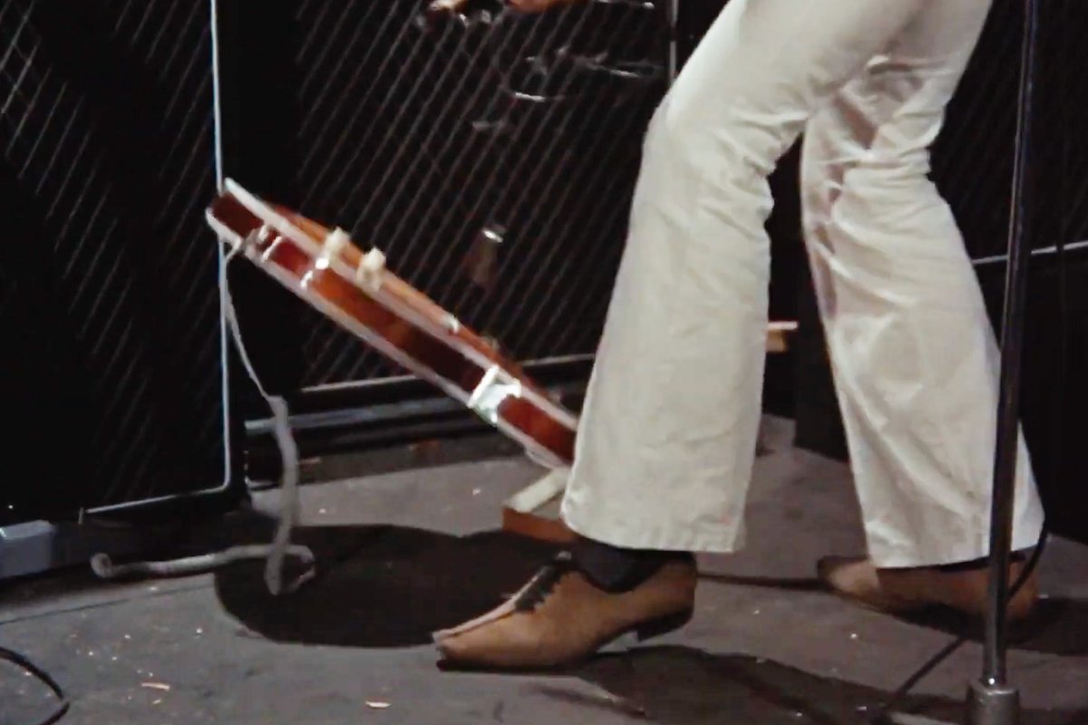 DoinTheMod's tweet photo. 【Dr. Watson “Jeff Beck” Shoes】
映画『欲望 〜Blow Up』でジェフ・ベックが履いていたシューズを再現した“JEFF BECK”シューズが4年ぶりに復活。
ホールカットシューズのような無駄のないシンプルなアッパーに入るセンターシームが60sシューズの個性を控えめに主張。
Shop→ https://t.co/ejbOq2B9Mx https://t.co/mFcS6tz8g9