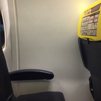 Ryanair's tweet photo. @aestheticsguyy https://t.co/XQGMwjZG4Y