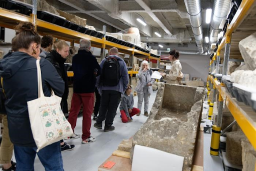 parisparisfr's tweet photo. Du 12 au 14 juin 2026, les Journées européennes de l’archéologie invitent le public à découvrir les coulisses de la recherche archéologique à travers des centaines de rendez-vous en France. En prélude à l’événement, une conférence inaugurale en accès libre se tiendra à l’@INHA_Fr le mercredi 10 juin, de 18 h à 19 h 30, avec @GarciaDInrap et Alain Schnapp, autour des liens entre histoire de l’art et archéologie. Parmi les temps forts de cette édition : la découverte du pôle archéologique de la Ville de Paris et de ses réserves, ainsi que le village de l’archéologie installé au Musée d’Archéologie nationale de Saint-Germain-en-Laye.
🔗 https://t.co/dOxj2Snzo4