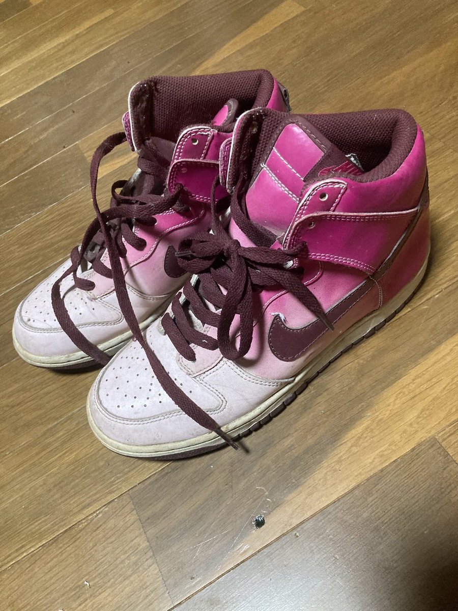 nathu_75's tweet photo. 学生時代愛用していた
スニーカー買ってくださる方
いませんか

DMください🥰

#使用済み靴  #使用済み靴販売 #使用済み　#使用済み靴販売 #売り子 #靴取引 https://t.co/SDhgJ7ctln