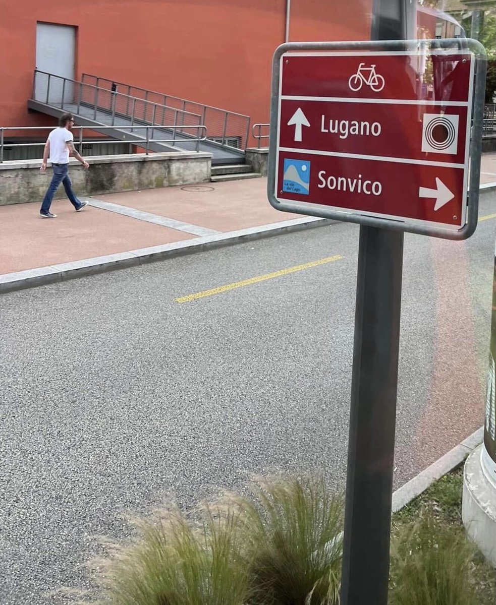 schweizok2's tweet photo. Wenn ich schon mal das Glück habe, während der Hauptsaison in Südfrankreich, beruflich in Lugano unterwegs sein zu dürfen…
Selbstverständlich besuche ich dann meine Familienangehörige in Sonvico 🥰
Hier einige Impressionen aus der Gemeinde “Sonvico”. 
Im Kanton Tessin wird überwiegend italienisch gesprochen.