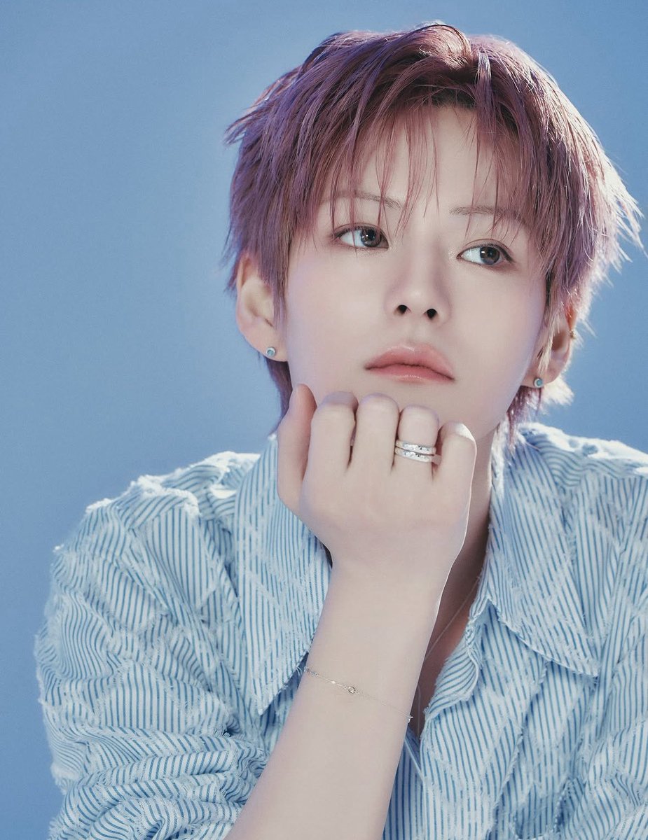 Rreuk45's tweet photo. 스타일리스트 비주얼디렉터 쌤이 올려주신 트레저 봐바 너무 이뿌다🤍🤍

https://t.co/cqT6w9xOQi https://t.co/Dv3cFGa7Wx