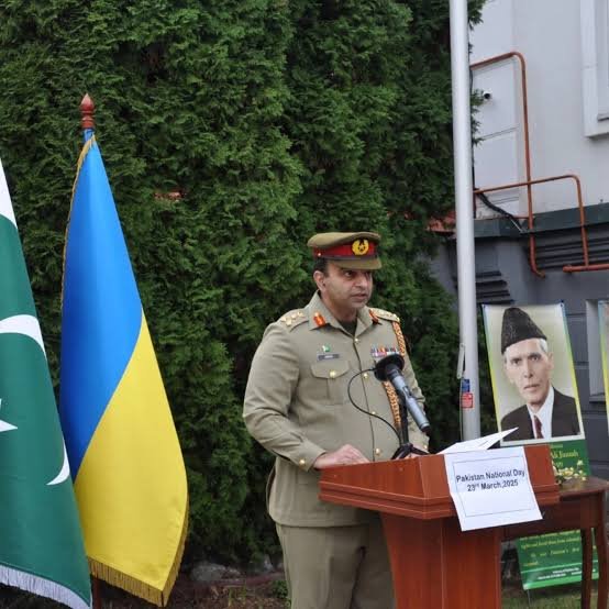 samaayein's tweet photo. 🚨Breaking 🇺🇦🇵🇰🇺🇸🇷🇺

Pakistan is sending dozens of containers of military ammunition to Ukraine on the orders of the United States in an effort to secure a loan from the IMF.

#صلي_علي_النبي 
#Tezostuesday https://t.co/HFKX2TIqfP