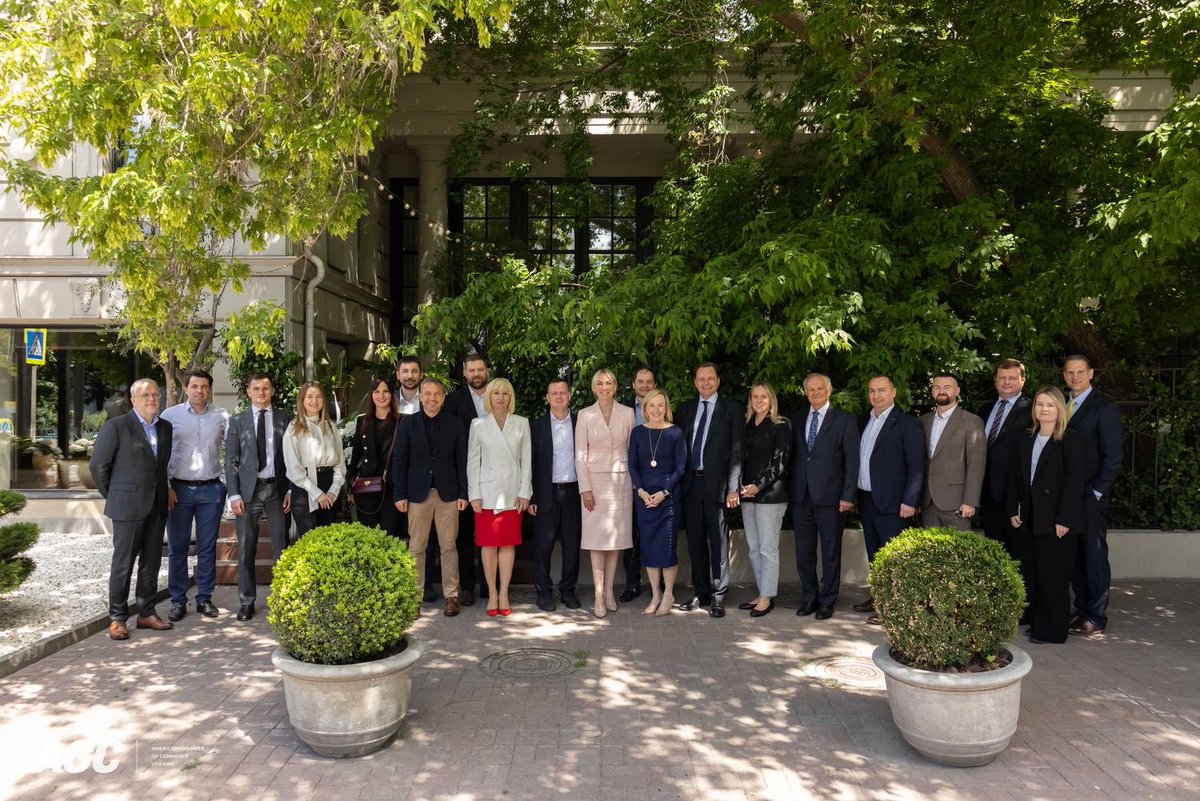 AndyHunder's tweet photo. We were delighted to host @ChamberUkraine breakfast with Ambassador Julie Davis @USEmbassyKyiv 

We are very grateful to Ambassador Davis for all her support of business in Ukraine and for her steadfast commitment throughout her tenure. She has been a valued partner and friend to the business community.

While we will miss her, we wish her all the very best as she retires from diplomatic service. Thank you, Ambassador, for your leadership, support, and friendship.

We look forward to staying in touch and wish you every happiness and success in this next chapter. 🇺🇸🇺🇦