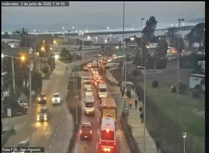 TTIValparaiso's tweet photo. Ahora (07:37) Congestión en Ruta F-30 en dirección a Rotonda #ConCon y flujo normal en dirección a Viña. Congestión en Ruta F-32 en dirección a Rotonda y tránsito lento en dirección al interior. Tránsito lento en Ruta F-30 E y Puente Las Gaviotas en dirección a #Quintero https://t.co/FAtHtxZgso