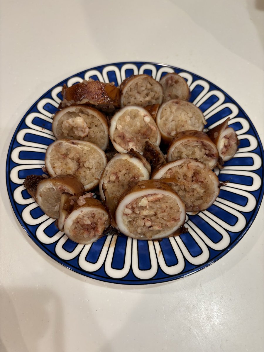 shi_tanchan1014's tweet photo. 旦那さんが釣って来たイカで
イカ飯作ってみた🦑
簡単なのに美味しいね😅 https://t.co/RBiImdLQXJ