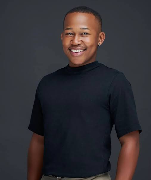 TvblogbyMLU's tweet photo. CASTING ANNOUNCEMENT 🫂

MOKGWERE MAKES A RETURN TO TELEVISION 🌈🔥.
The young talented star joins the new cast of The Four of Us on eTV.  
A new telenovela produced by Tshedza Pictures which will occupy the 8pm slot on the channel. https://t.co/Lzo8jwc54A
