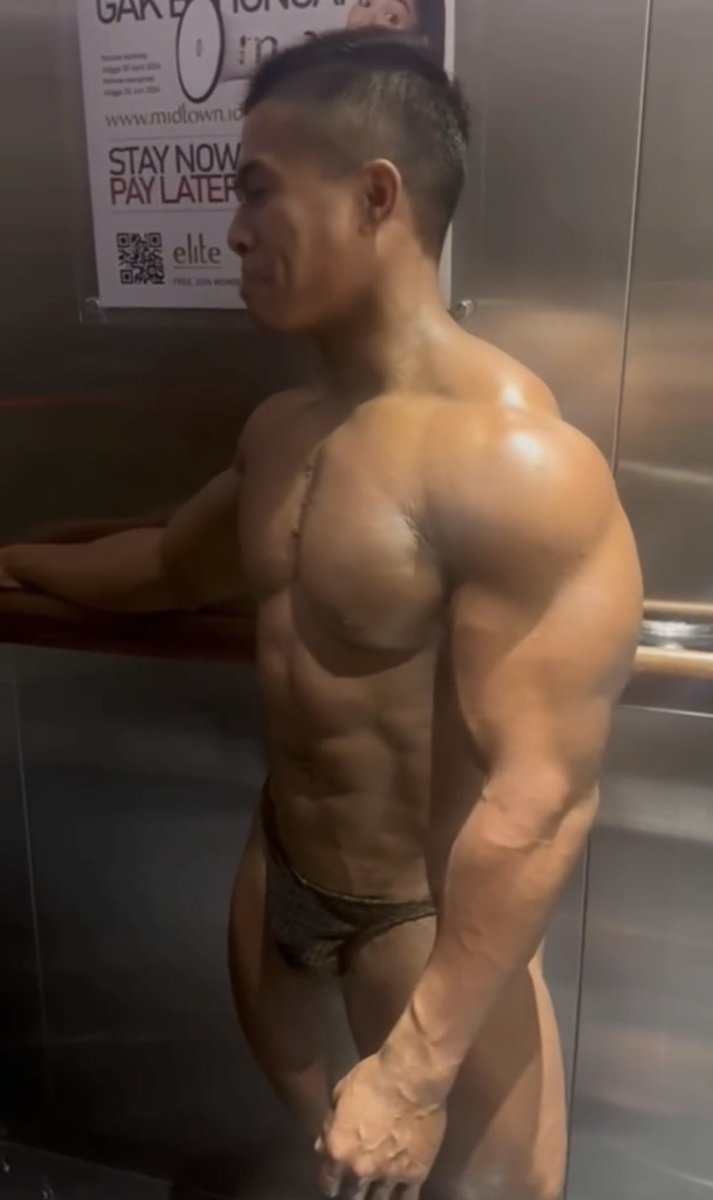 swimmerbuilt's tweet photo. Sexy https://t.co/bGc3OFqR70