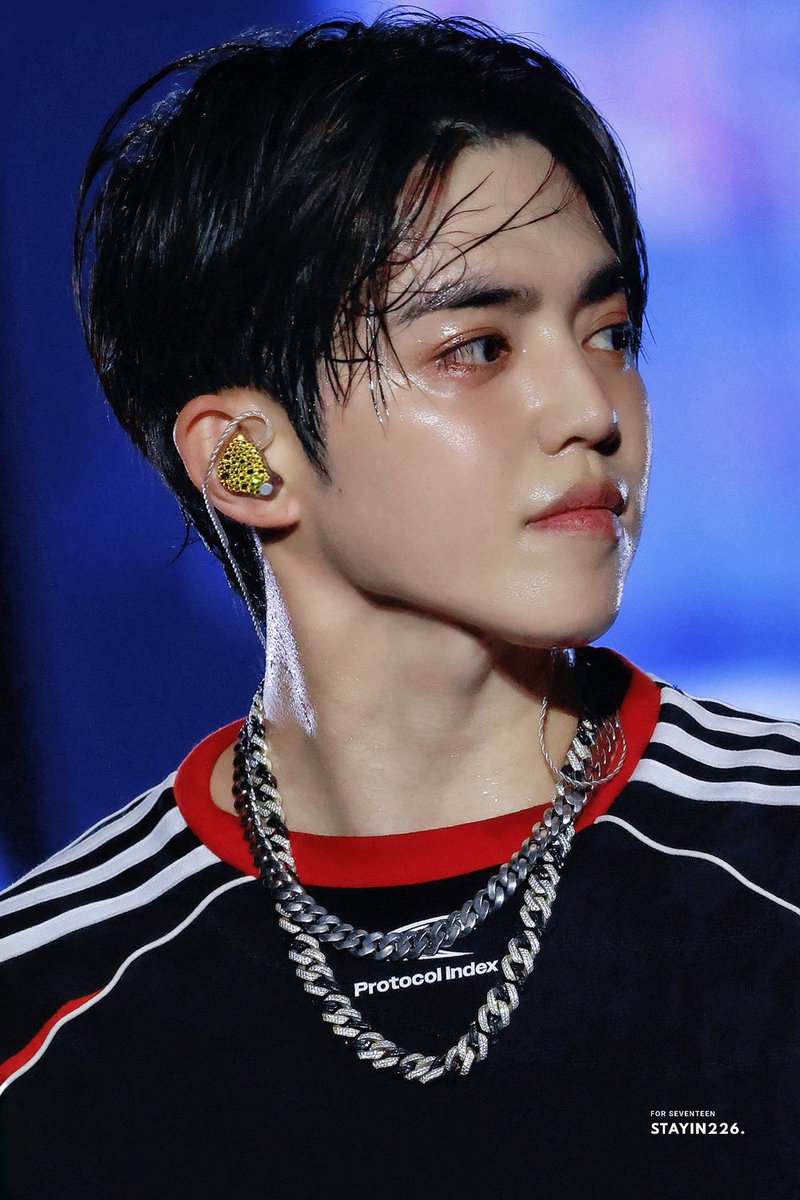 LOSTCOUPS's tweet photo. 쿨톤남자를 위해 드디어 쿨톤립을 발라주셧내 https://t.co/l7Nom3mVAm