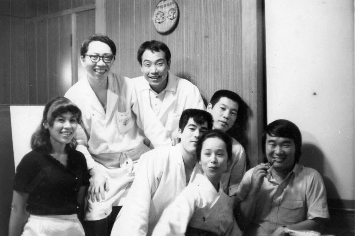kaniyahonten's tweet photo. 菅原洋一さんのご冥福を心よりお祈りいたします。
【かにや銅座本店創業時（1965年頃）】 https://t.co/MJzntKThLp