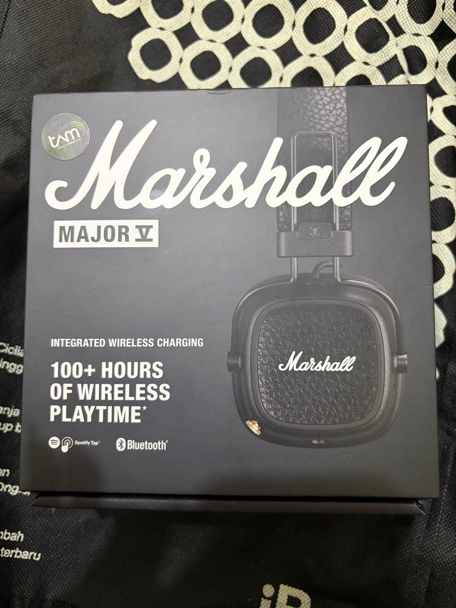 MercuFess_'s tweet photo. anak umb! ada yg mau beli headphone new condition ga, baru dipake sekali doang https://t.co/JiEOq51yCF