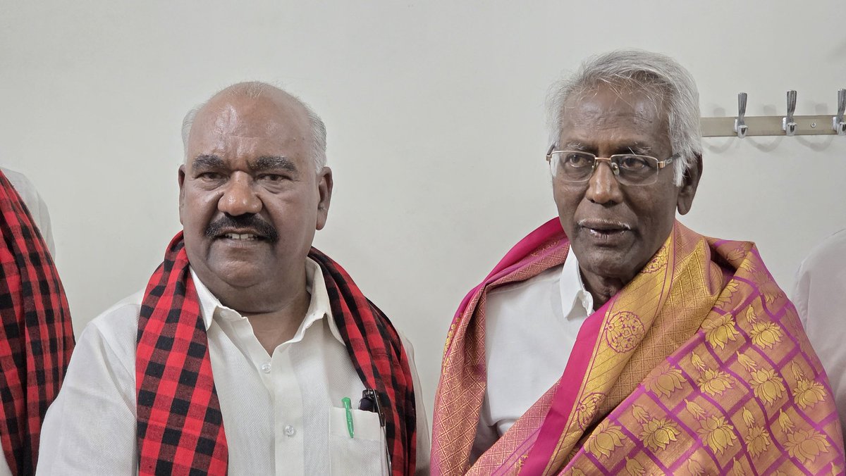 GingeeMasthan's tweet photo. முன்னால் மத்திய அமைச்சர் அண்ணன் செஞ்சியார் (எ) செஞ்சி ராமசந்திரன் EX MP அவர்களை சந்தித்து பிறந்தநாள் வாழ்த்து தெரிவித்து மிகழ்ந்தோம்.

@mkstalin | @Udhaystalin | @arivalayam https://t.co/CTuAGXGo7Y