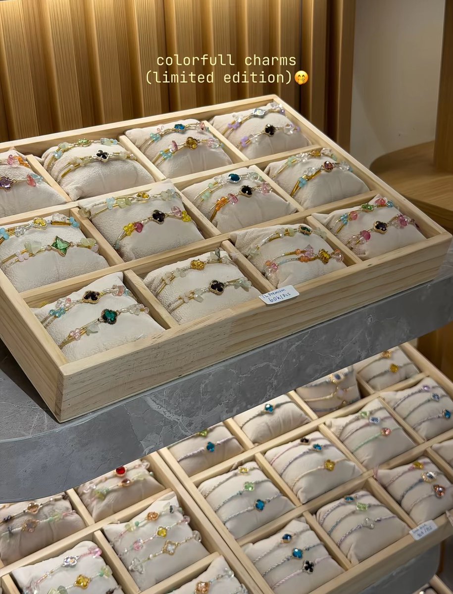 perscuma's tweet photo. selain gelang ada jam dan jewel lainnya

https://t.co/02Hwci6hg4 https://t.co/BFsjBSVx5U