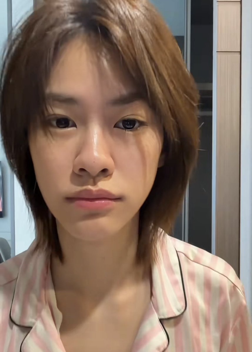 mahoganygrass's tweet photo. 에미 아랫입술 보다 윗입술이 두터워서 보니가 에미 윗입술 소믈리에 된거 아시는분 https://t.co/o87QJFYbxe