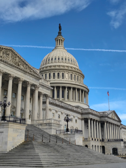KaylaLewis46382's tweet photo. No matter how the times may change, this building has always stood as the most steadfast symbol of the United States of America https://t.co/l2XCKY0pvO