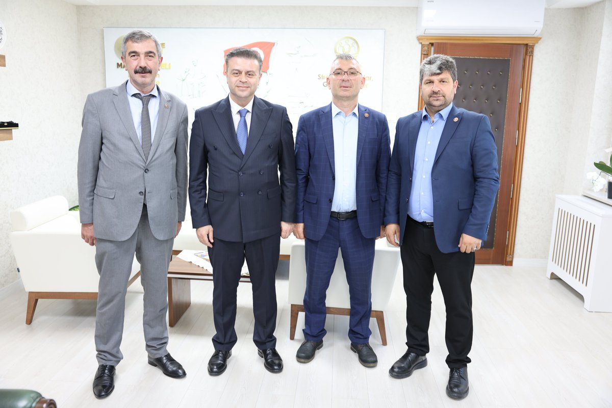 RizeMem53's tweet photo. 📍 Rize İl Millî Eğitim Müdürlüğü

🤝 İl Genel Meclisi Fındıklı üyeleri Özer Köse ve Muhsin Şentürk, İl Millî Eğitim Müdürümüz Halil İbrahim Akmeşe’yi ziyaret etti.

📌 Gerçekleşen ziyarette, eğitim alanındaki çalışmalar ve ilçe genelinde yürütülen faaliyetlere ilişkin değerlendirmelerde bulunuldu.

🗂️ Karşılıklı görüş alışverişinin gerçekleştirildiği buluşmada, eğitime yönelik iş birliği ve ortak çalışmaların önemine vurgu yapıldı.
@tcmeb @Yusuf__Tekin @RizeVali @akmeseibrahim
