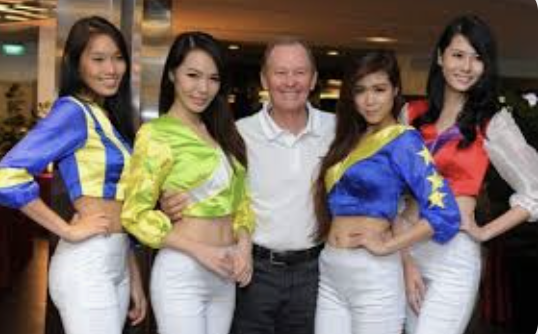 Stewarding101's tweet photo. @RacingTV @Betfred That is the most uninspiring Barrier Draw ever - "Horse" &amp; "Ball" colours are the same  ! https://t.co/TxtdxheO36