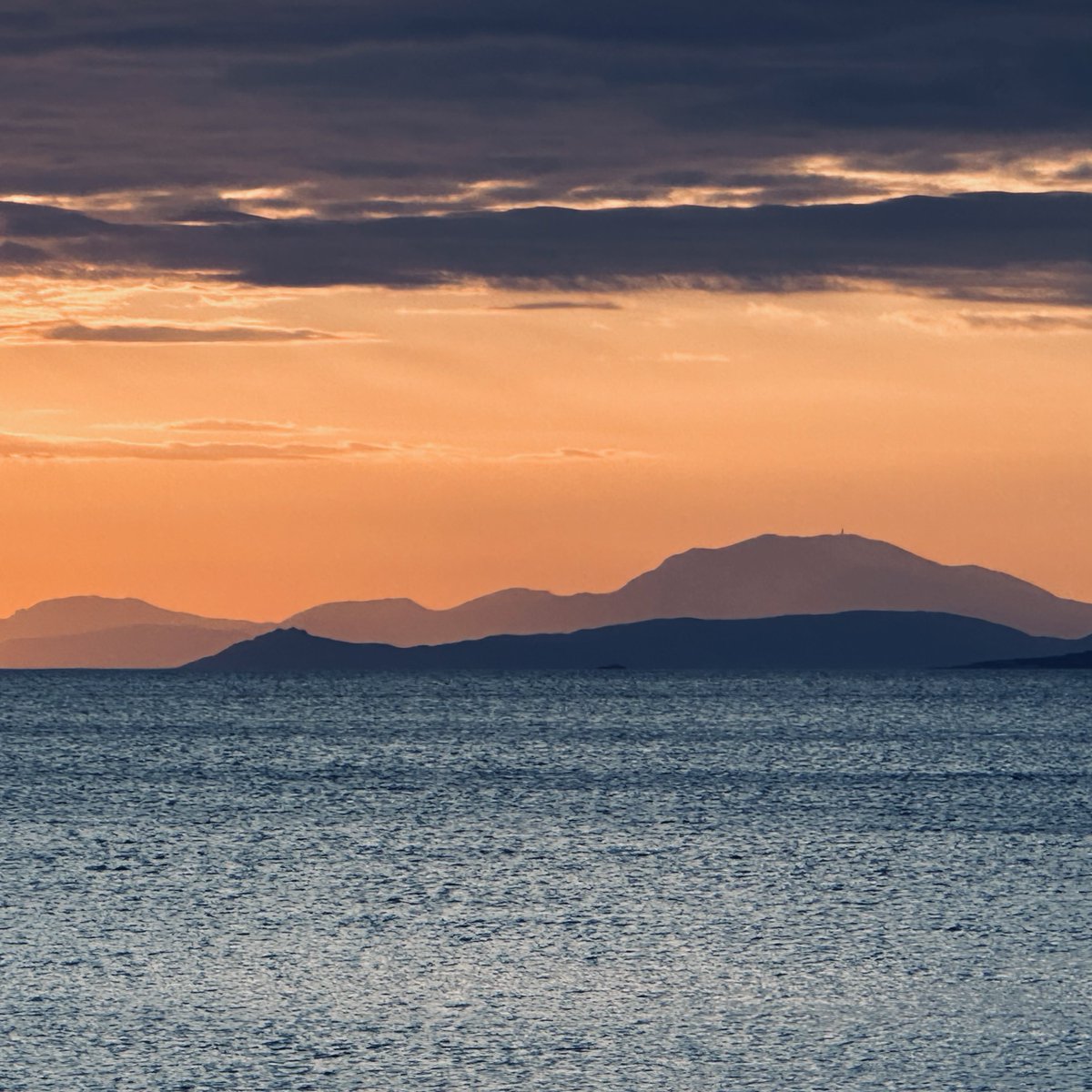 beareda's tweet photo. « C'est toujours ce qui éclaire qui demeure dans l'ombre.»
Edgar Morin https://t.co/6c8QSzz4ld