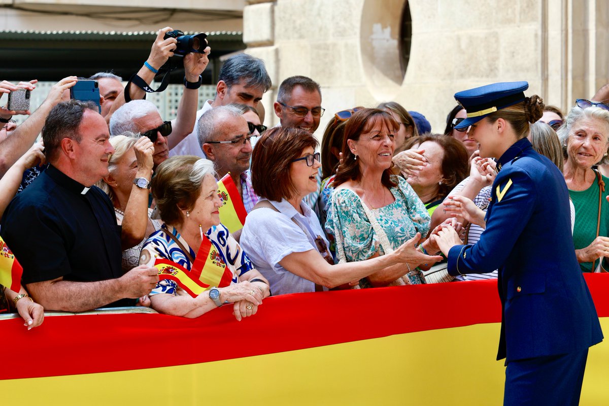 CasaReal's tweet photo. Llegada de la Princesa de Asturias al Palacio de San Esteban, sede de la Presidencia de la Región de Murcia y del Consejo de Gobierno de la comunidad autónoma, donde ha recibido la Medalla de Oro de la Región de Murcia.

➡️https://t.co/5E6AISPpOZ https://t.co/Q37vA0LcN6