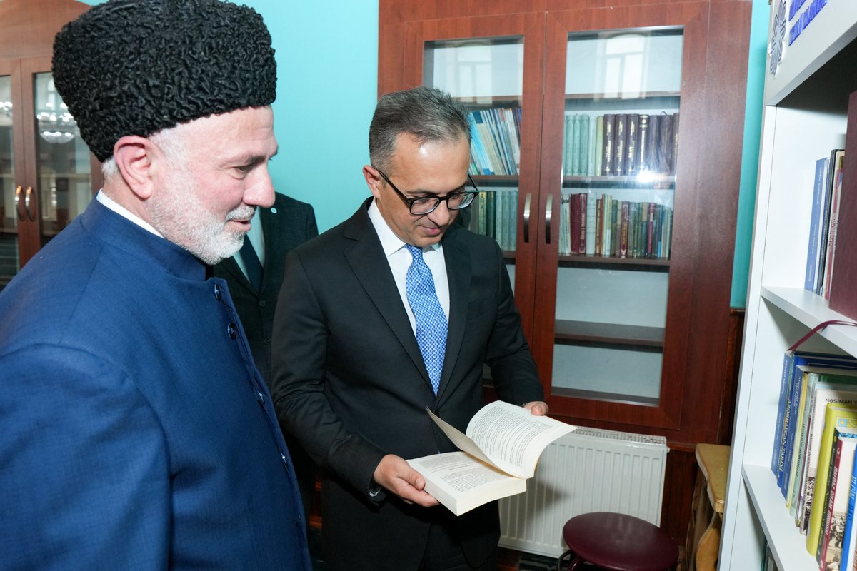 scaragovaz's tweet photo. Dini Qurumlarla İş üzrə Dövlət Komitəsinin sədri Ramin Məmmədov iyunun 3-də Şəkidə "Cümə" məscidini ziyarət edib.  
Ətraflı: https://t.co/U33WtgJped 

#diniqurumlarlaişüzrədövlətkomitəsi https://t.co/JprzKixylZ