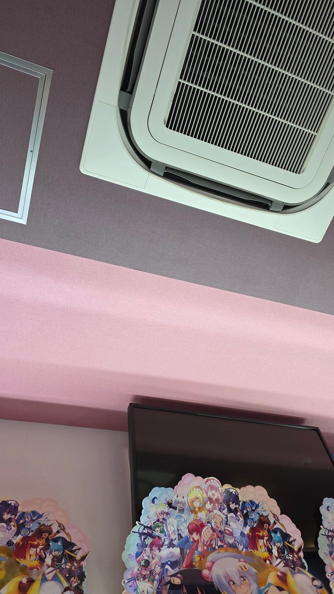 toro_765's tweet photo. 천정 에어컨이 2대나 있어서 그런지 좀 추웠다. -_-
반팔만 입고 있었는데 냉방이 강력했다. ㅠ https://t.co/YJHyX6g1t1