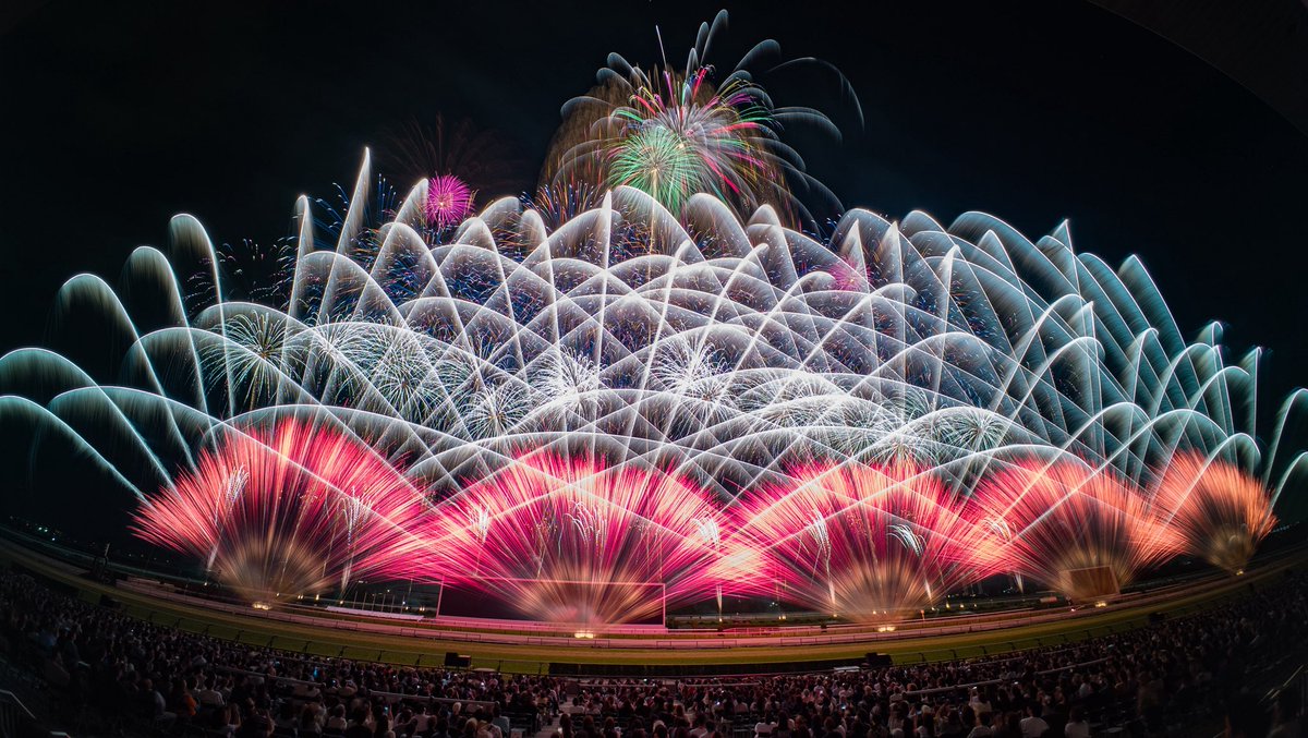 mnr24409090's tweet photo. 2026.06.03 京都芸術花火2026
一昨年がど斜めかつ５号以上は屋根に隠れると散々の席だったので、今年はゴールサイドスタンド席からでした😊。
台風も通過した後で雨にも降られず、風向きも良かったです😆。
#京都芸術花火
#花火
#淀
#京都競馬場
#グレートスカイアート
#京都府 https://t.co/3KmrtPryVB
