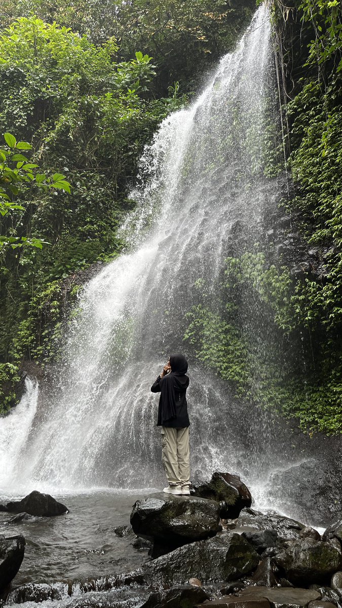 charityiaps's tweet photo. p adu foto di air terjun, ini versiku 🍃 https://t.co/oFdPKKR6Qb