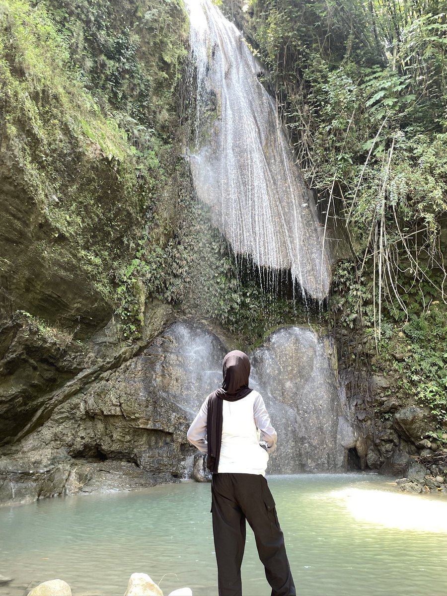 charityiaps's tweet photo. p adu foto di air terjun, ini versiku 🍃 https://t.co/oFdPKKR6Qb