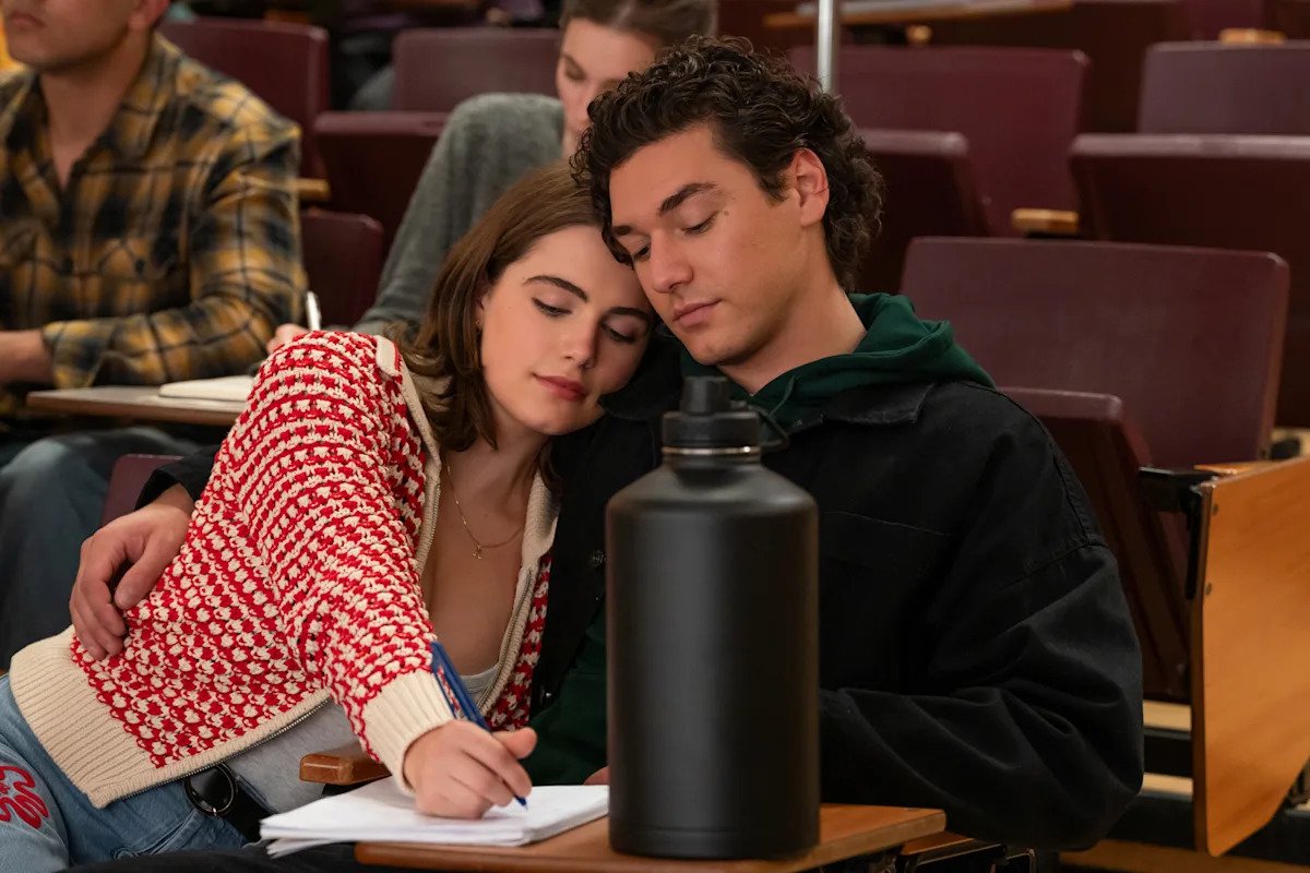 KeyleenKT's tweet photo. I forgot to mention that I love that the show is set at a uni. Cuz I'm tired of shows with sexualized schoolkids and adult actors playing 16 yo.

I prayed for times like these. Finally, a show about a uni, thank goodness.
#OffCampus https://t.co/7k3tKj440W