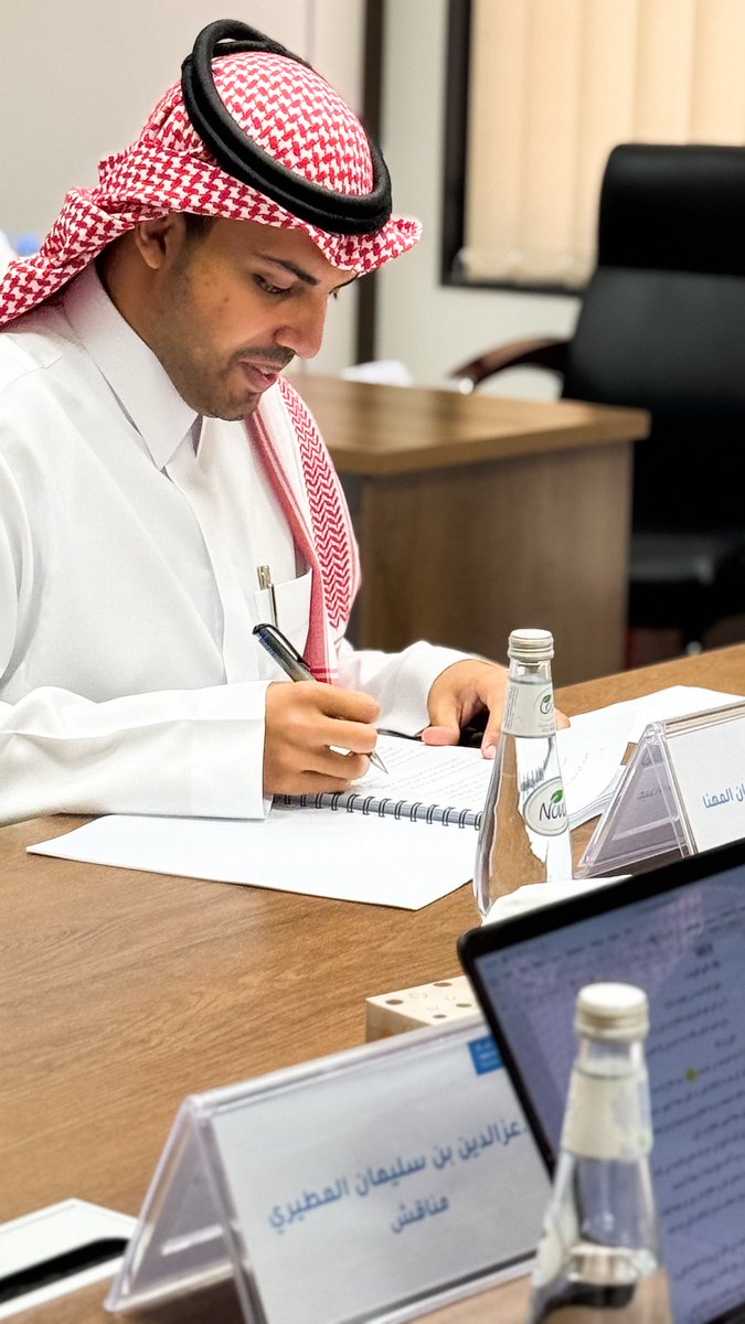 BnAlmhna's tweet photo. بفضل اللّٰه وتوفيقه، حصلت اليوم على درجة الماجستير في الإعلام من جامعة الملك سعود.

أسأل اللّٰه أن يجعل هذا الإنجاز عونًا لي لخدمة 
ديني ثم مليكي ووطني🤍🇸🇦

خالص الشكر والتقدير لمشرفي أ.د.عبدالملك بن عبدالعزيز الشلهوب @Dr_Shalhoob ، على دعمه وتوجيهاته العلمية المثرية. https://t.co/9EBKuFwYbF