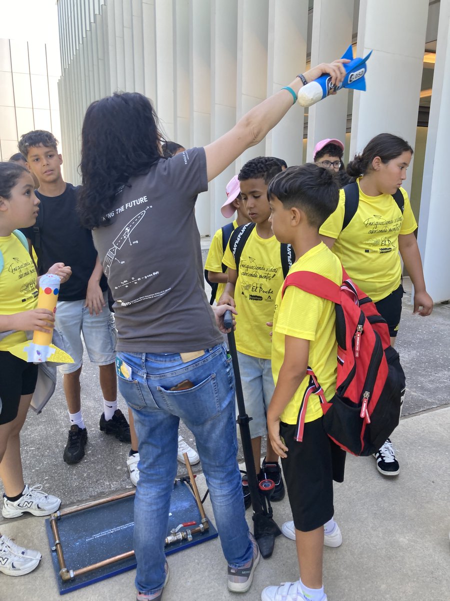 EseroSp's tweet photo. Primer taller de cohetes del mes de junio. Interés, expectación, aprendizaje y diversión, menuda combinación para acercarse al espacio. @esa, #DelEspacioAlAula https://t.co/mYR9QF2bmI