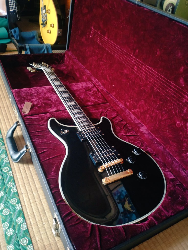 Kaz_Qualitat's tweet photo. 推しギタリストが一瞬でバレるギター達です……w https://t.co/vPgvkH1tyf