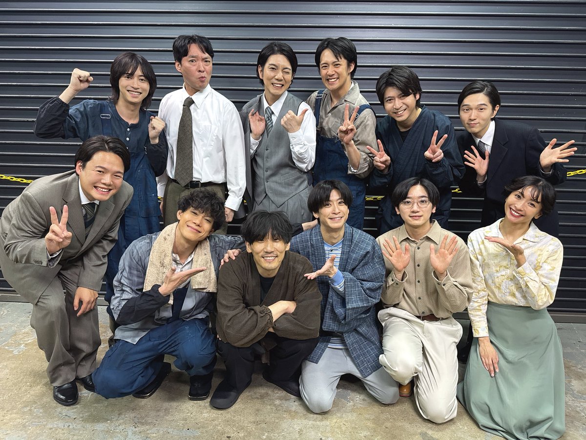 tmr_akzw's tweet photo. 舞台『偽たモノ』初日の幕が開きました。
ご来場誠にありがとうございました！！
ずっと素敵な作品に携わらせてくれている宮下さんが座長。
色んな想いがありますが、まずは千穐楽までしっかり作品をお届けしたいと思います！

14日までシアターサンモールでお待ちしております⚔️ https://t.co/LwypE7tlwf