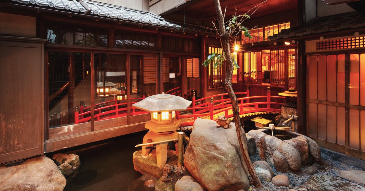 mai2_tokyo's tweet photo. 【円山町】あの“一見さんお断り”の世界へ！粋を極めた芸者さんとお座敷遊び入門ツアー

今回はなんと、渋谷円山町の花街へ

かつて400名もの芸者を抱えた花街で
奇跡的に残った「料亭三長」
贅を凝らした数奇屋の別世界に、
思わず息を呑みます

円山芸者の生き字引レクチャー付き