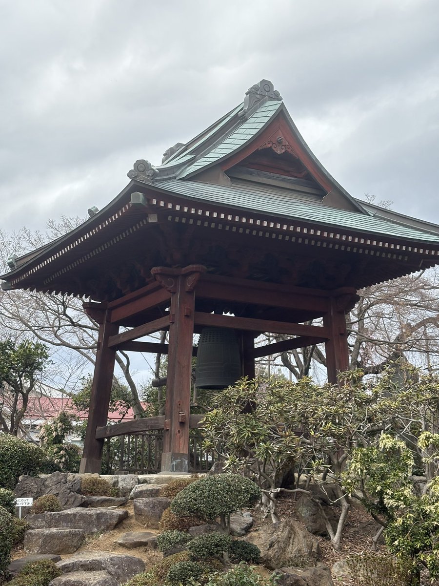 nocoffe3's tweet photo. さいたま市新秩父札所　
午年御開帳

第13番　吉祥寺

古刹という雰囲気の重厚感
あるお寺でした

瓦葺の山門は見事で
境内も広く花々も多く
こんなに立派なお寺も
あるのだな、と思わされました

御開帳、御朱印、はありませんでした
後で知りましたが今回は事情が
あったようです

#御開帳 https://t.co/tUWunxofXo