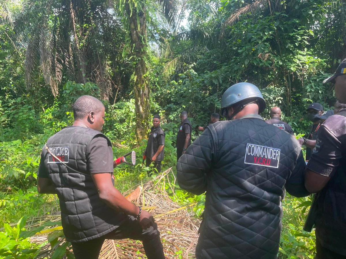 EdoPoliceNG's tweet photo. PRESS RELEASE

EDO POLICE ARREST SUSPECTED KIDNAPPER, RECOVER BODY OF ABDUCTED WOMAN, INTENSIFY MANHUNT FOR REMAINING GANG MEMBERS 

It will be recalled that on 9th May, 2026, three women, namely Mrs. Favour Nosakhare (66), Mrs. Emmanuel Annabel Osasere (28), and Miss Rejoice Otikpere (26), were abducted by armed kidnappers who invaded their residence in Iyowa Community, Ovia North-East Local Government Area of Edo State and whisked them away into a nearby forest.

Days after the abduction, the kidnappers contacted members of the victims’ family through a video call during which the women were seen being brutally flogged and tortured while their captors demanded ransom for their release. The disturbing development heightened concerns among residents and further galvanized the Edo State Police Command into intensive efforts towards rescue of the victims and apprehending the perpetrators.

Acting on intelligence and leveraging both tactical and technological resources, operatives of the Violent Crime Response Unit (VCRU), in collaboration with the Drone Unit, commenced sustained rescue operations and aerial surveillance across identified forests and criminal hideouts within Ovia North-East and adjoining areas.

On 19th May, 2026, operatives busted the kidnapping gang along  powerline within the forest. The suspects engaged the police in a fierce gun duel but were overwhelmed by the superior firepower of the operatives. As a result the hoodlums fled into the bush with gunshot injuries. A blood-soaked jacket and expended AK-47 ammunition were recovered from the scene, while surveillance and tracking operations were further intensified.

The painstaking investigation subsequently led to the arrest of one Musa Haruna, male, 23 years, with a gunshot injury, who is a member of the kidnapping syndicate notorious for kidnapping and armed robbery activities along the Benin-Lagos Road and Old Benin-Akure Road corridors.

During interrogation, the suspect confessed to his involvement in the crime and led operatives of the Violent Crime Response Unit into a thick forest at Ogwa Community, Ovia North-East Local Government Area, where two decomposing bodies were recovered on 2nd June, 2026. One of the bodies has been identified as that of Mrs. Favour Nosakhare by the family and one of the victims abducted during the incident of 9th May, 2026.

Investigation is ongoing to apprehend other members of the syndicate at large. Tactical and intelligence-driven operations have escalated, therefore, the Command is confident that the remaining suspects will be brought to justice soon.

The Commissioner of Police, Edo State Command, CP Monday Agbonika, fdc, commends the operatives of the Violent Crime Response Unit (VCRU) and the Police Drone Unit for their resilience, professionalism, and dedication to duty, which culminated in this major breakthrough.

CP Monday Agbonika, fdc, further appeals to members of the public to continue to partner with the Police by providing timely, credible, and actionable information. He assures residents that the Command remains committed to ensuring the safety of all citizens and will leave no stone unturned until every member of the notorious criminal syndicate is arrested and made to face the full weight of the law.

ASP ENO IKOEDEM,
POLICE PUBLIC RELATIONS OFFICER,
EDO STATE COMMAND.