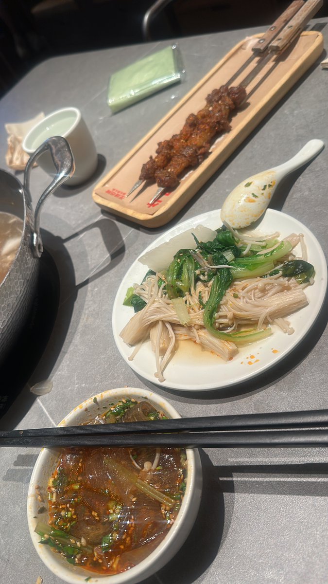 FeeloPi's tweet photo. Of course Chinese people spend more money on food as they get richer. Food is already so good and so cheap, and as you get richer you can get the top of the top like this freshly killed on the day beef hotpot for like 30 bucks. Stuff that the Western mind cannot comprehend TMD https://t.co/yi37f7gNHD