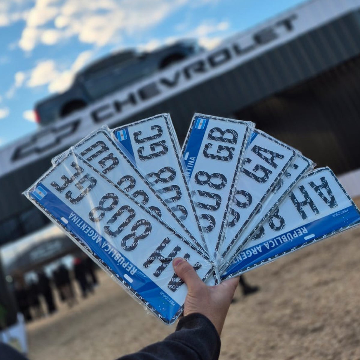 Fortecar_OK's tweet photo. Vení, elegí tu chapa y llevátelo andando.
En @AgroActiva con Fortecar Chevrolet, es posible.
Encontranos en el stand y te contamos cómo. 👇

#Agroactiva2025 #Chevrolet #Fortecar #HoyTeLlevásElAuto https://t.co/os5SpnqsiI