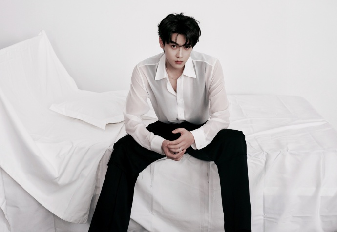 TianxuningKR's tweet photo. TIAN XUNING STUDIO Weibo Update

📸 #오늘날씨맑음# 
밤빛에 살짝 취한 듯, 윤곽은 아련하게 번지고. 
잔잔한 숨결 아래, 분위기는 더욱 짙어진다. 
@전허녕_

🔗https://t.co/P416MQrFT6

XUNING JOURNEY X MIIOW
#XuningxMiiowLive https://t.co/AGmbqVo29C