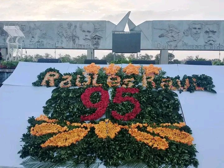 DayaliLabrada's tweet photo. Admiración y respeto para el General de Ejército Raúl Castro Ruz. Felicidades en su 95 cumpleaños. #CubaEstáFirme 
#CubaQuiereLaPaz
#HolguínSi https://t.co/u7Rp7Ir3mp