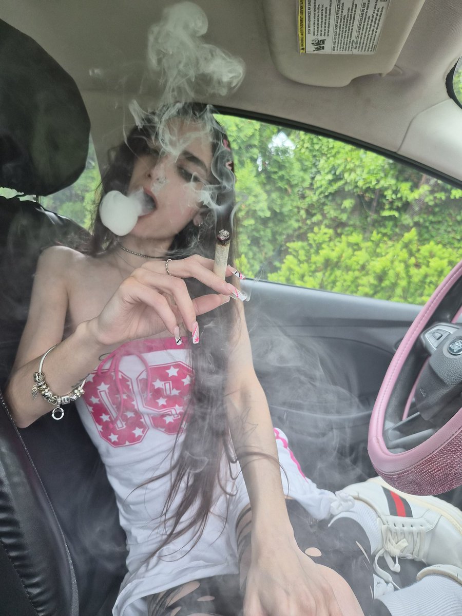 bongripprincess's tweet photo. juana puff? https://t.co/yoismvPOp7
