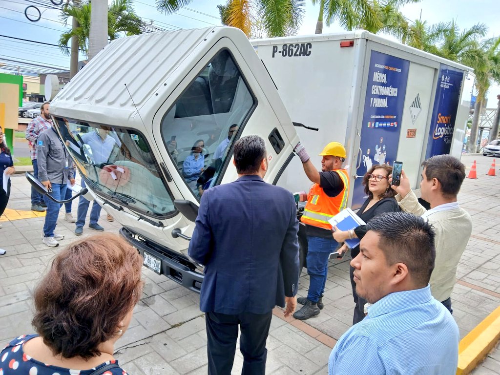 COEXPORT's tweet photo. En forma práctica los participantes del curso fortalecen sus conocimientos para detectar vulnerabilidades en unidades de transporte y aplicar controles que contribuyan a la seguridad de la carga, la prevención de incidentes y el cumplimiento de estándares internacionales de la cadena logística.