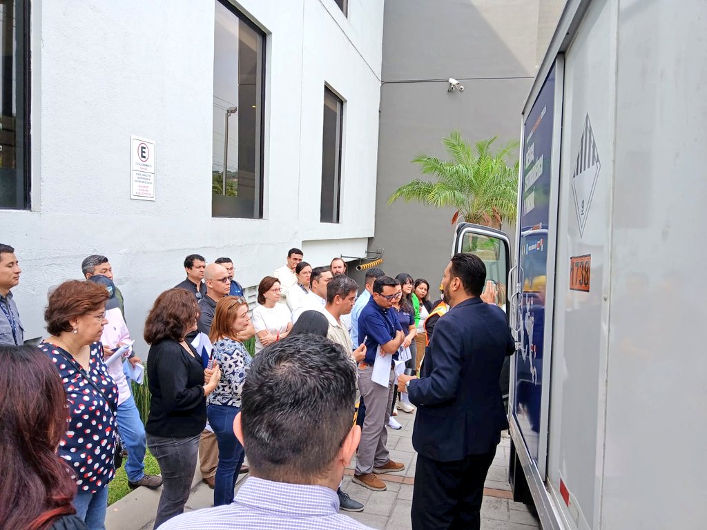 COEXPORT's tweet photo. En forma práctica los participantes del curso fortalecen sus conocimientos para detectar vulnerabilidades en unidades de transporte y aplicar controles que contribuyan a la seguridad de la carga, la prevención de incidentes y el cumplimiento de estándares internacionales de la cadena logística.