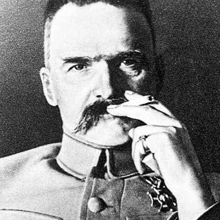 Yagger2025's tweet photo. Юзеф Пилсудский — эпичный польский военачальник, тролль, лжец, дважды женат, даватель пиздюлей русне, объект лютого фапа польских госудаственников и не менее лютой ненависти польских фашистов.
Родился Юзеф в Виленском Крае. Родители его, участники польского восстания 1863 года. https://t.co/eM1iEtt7Ax